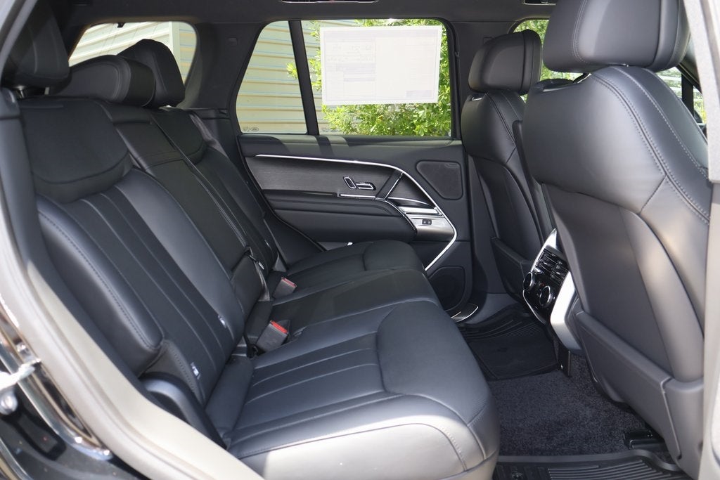 2025 Land Rover Range Rover Plug-In Hybrid SE