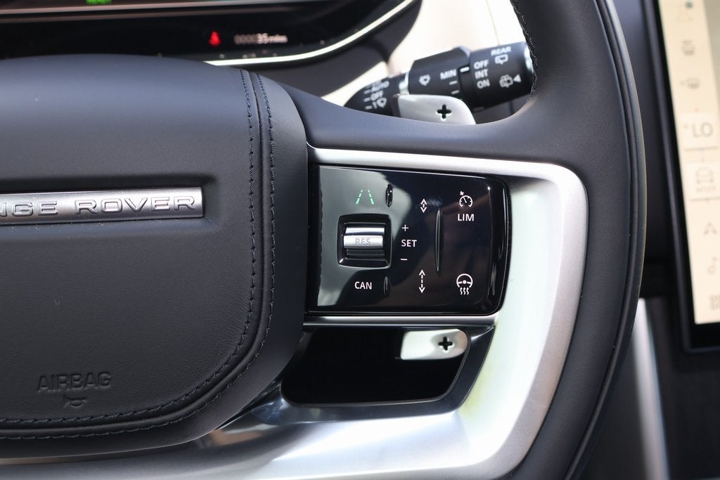 2025 Land Rover Range Rover Plug-In Hybrid SE