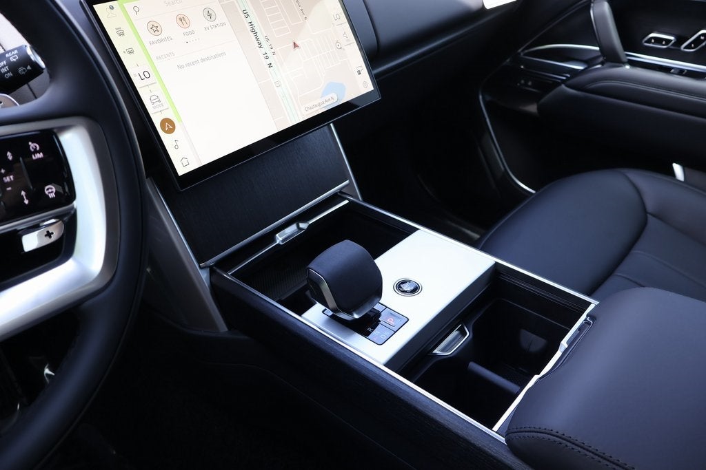 2025 Land Rover Range Rover Plug-In Hybrid SE