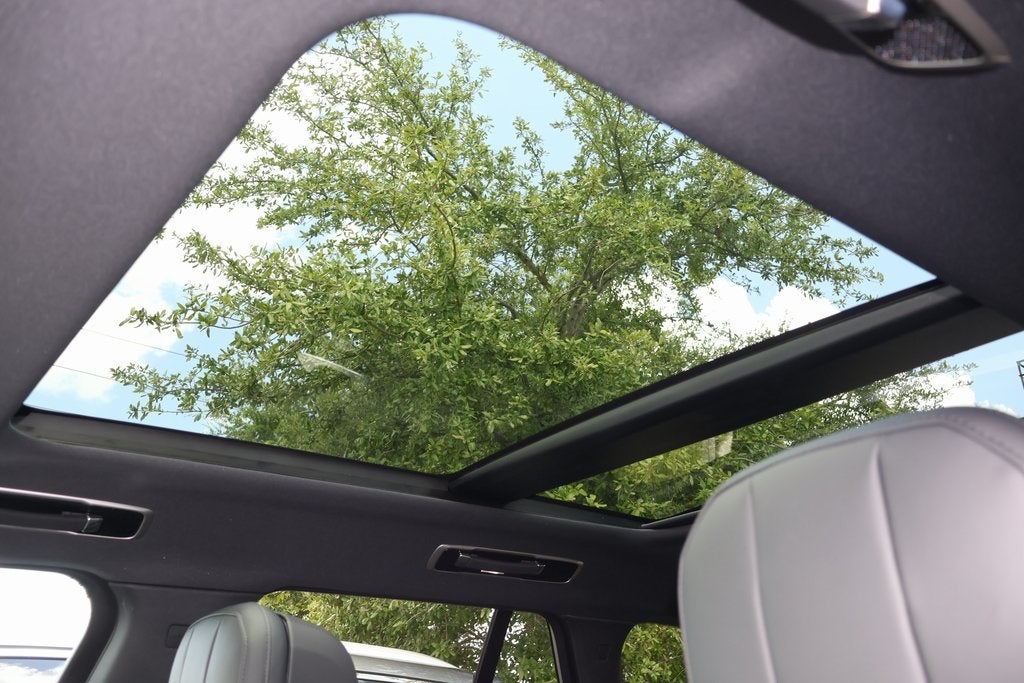 2025 Land Rover Range Rover Plug-In Hybrid SE