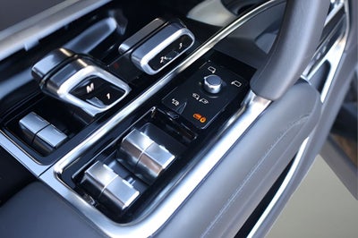 2026 Land Rover Range Rover Plug-In Hybrid SE