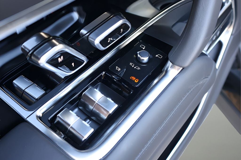 2026 Land Rover Range Rover Plug-In Hybrid SE