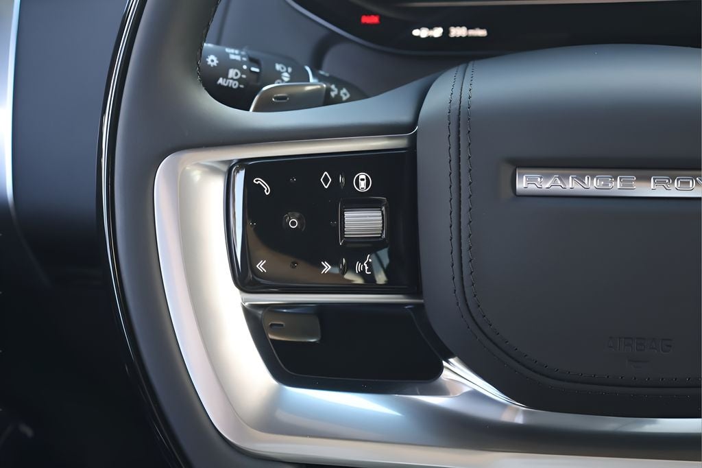 2026 Land Rover Range Rover Plug-In Hybrid SE