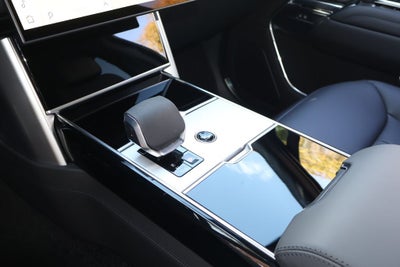 2026 Land Rover Range Rover Plug-In Hybrid SE