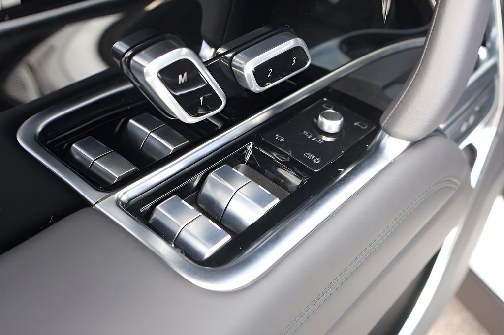 2026 Land Rover Range Rover SE LWB