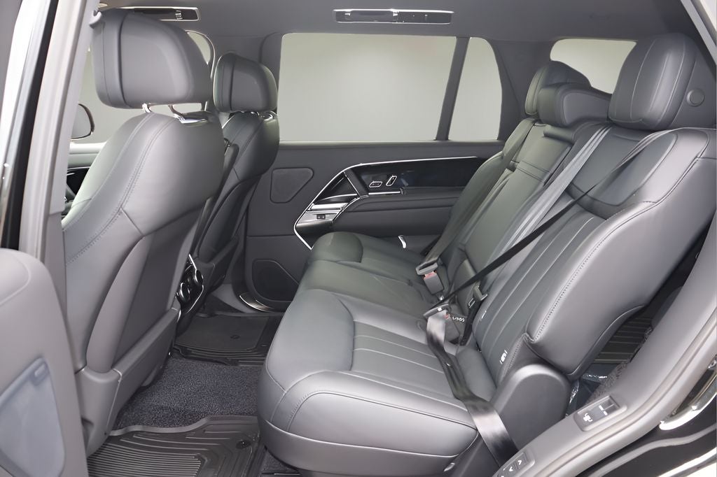 2026 Land Rover Range Rover SE LWB