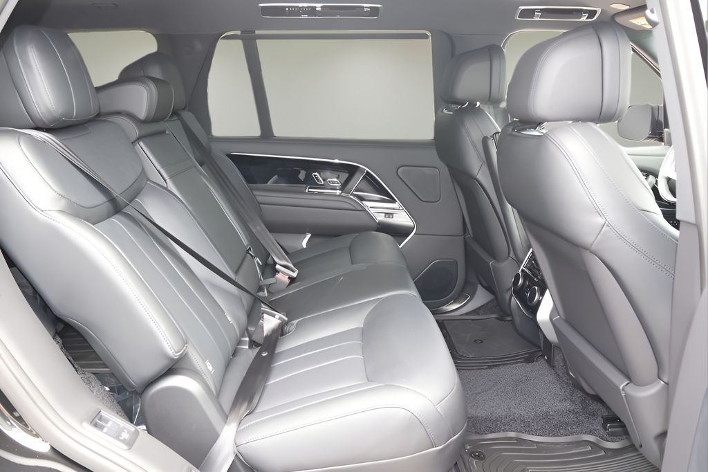 2026 Land Rover Range Rover SE LWB