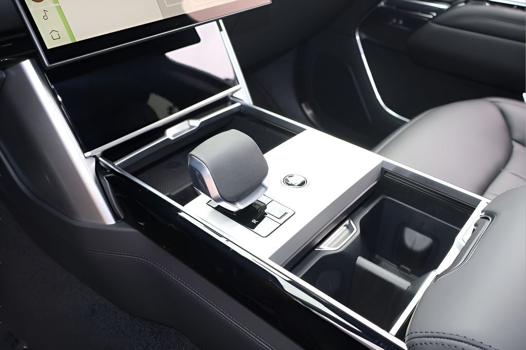 2026 Land Rover Range Rover SE LWB