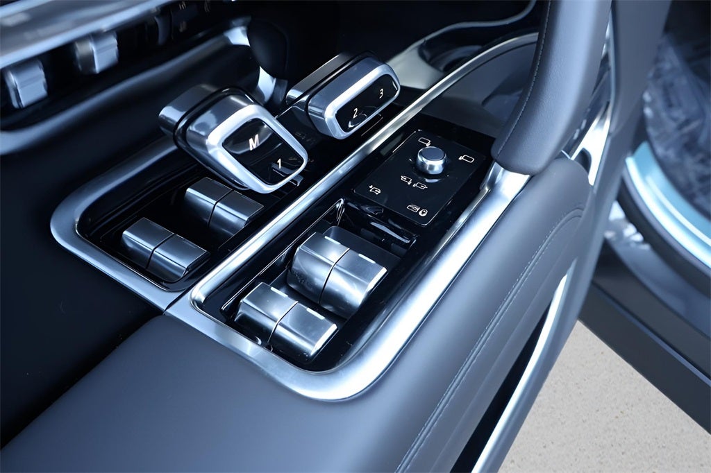 2026 Land Rover Range Rover SE LWB