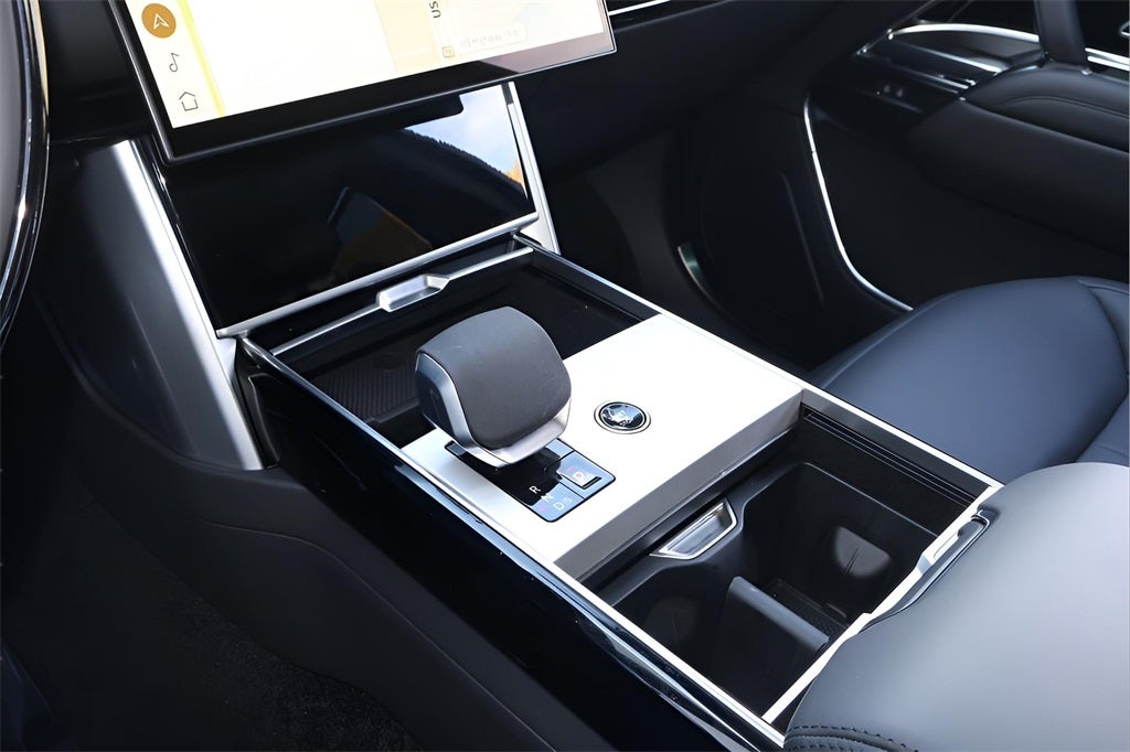 2026 Land Rover Range Rover SE LWB