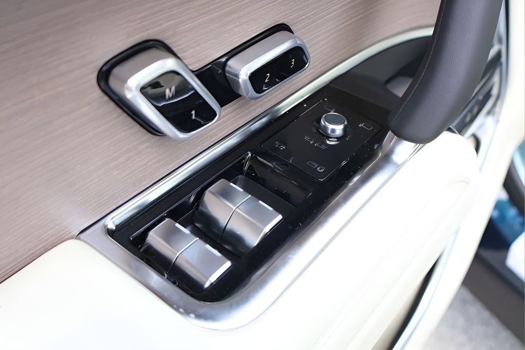 2026 Land Rover Range Rover SE LWB