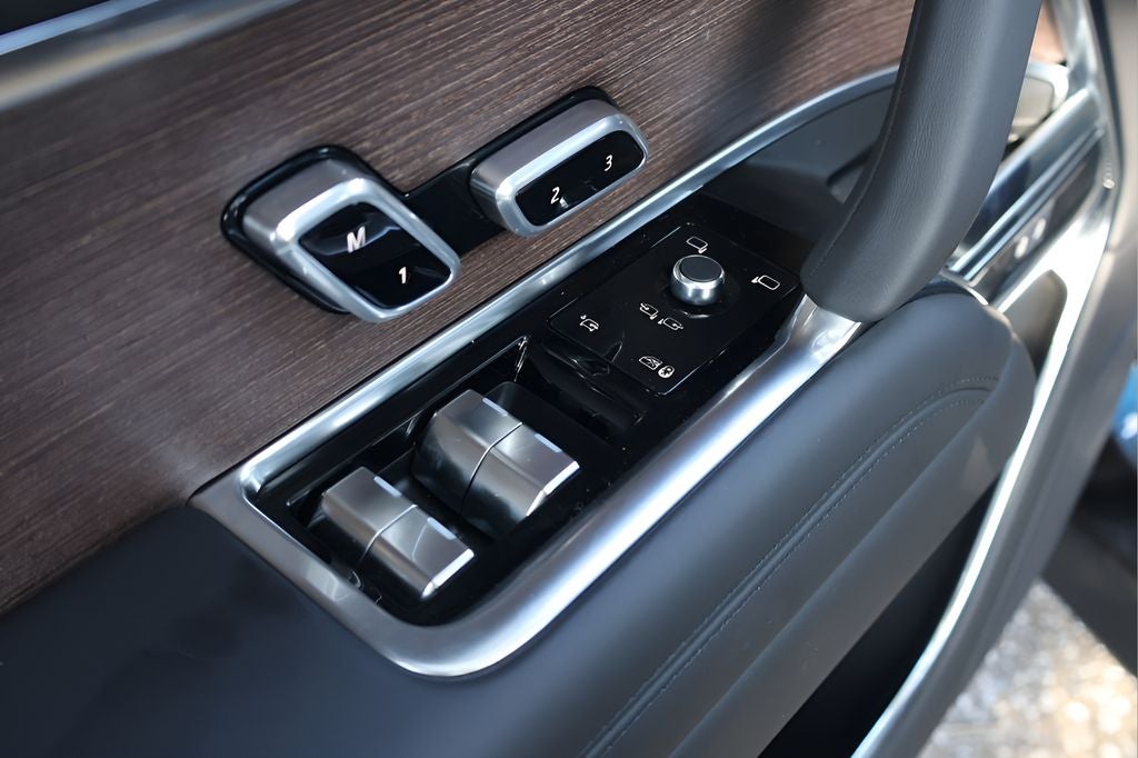 2026 Land Rover Range Rover SE LWB