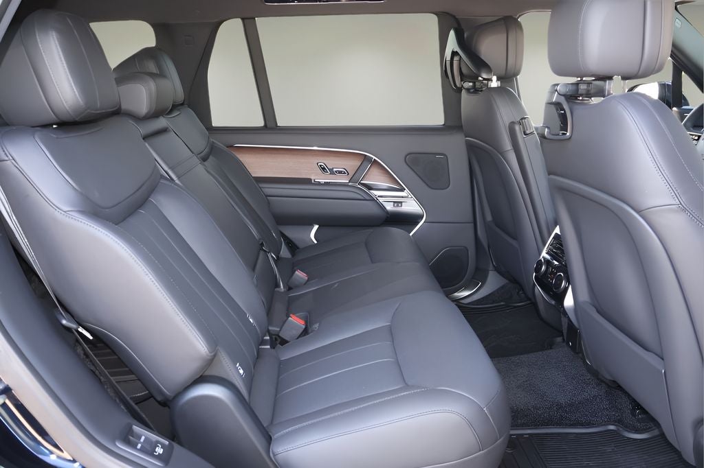 2026 Land Rover Range Rover SE LWB