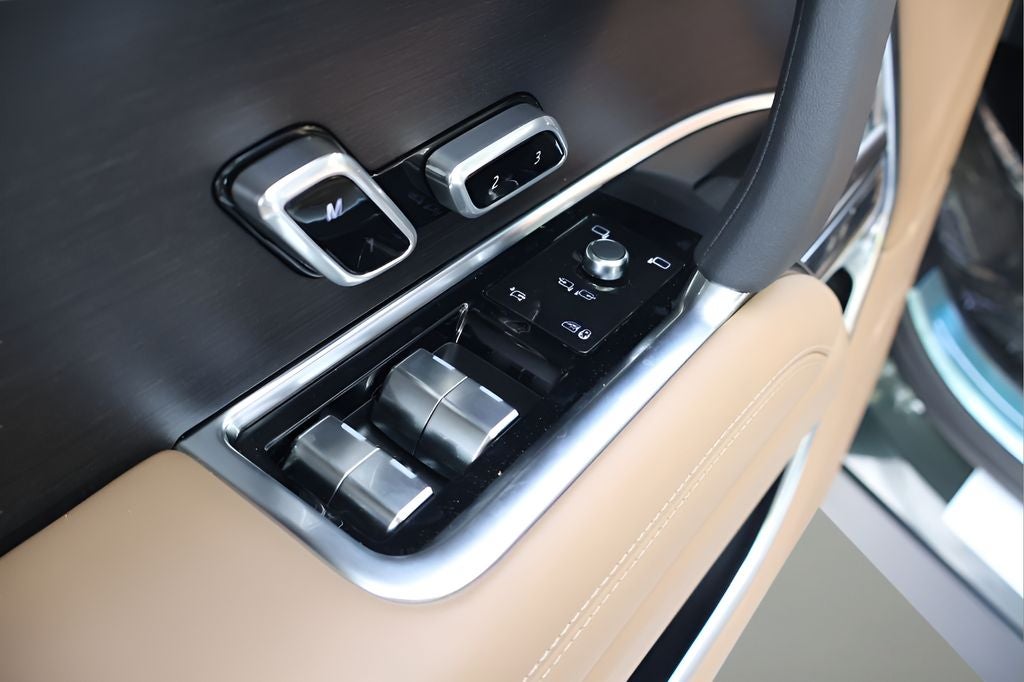 2026 Land Rover Range Rover SE LWB