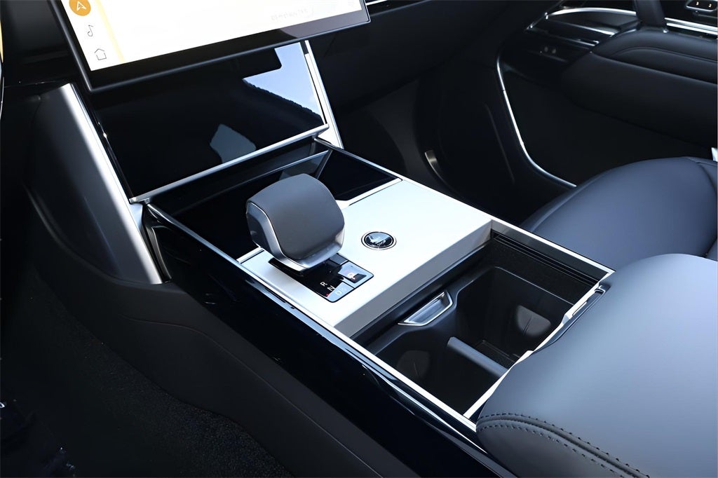 2026 Land Rover Range Rover SE LWB