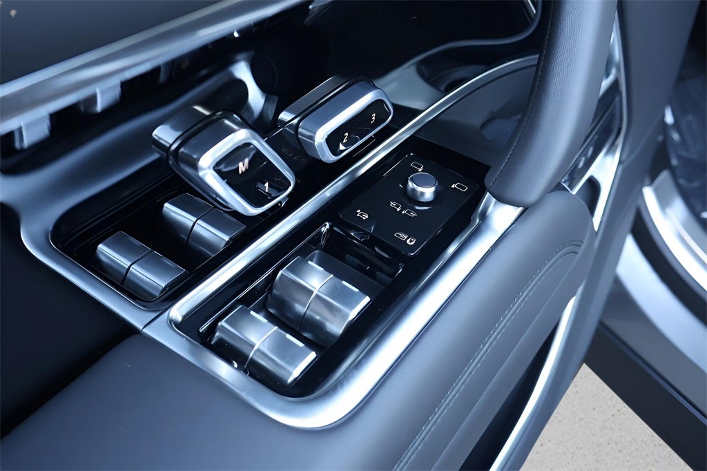 2026 Land Rover Range Rover SE LWB