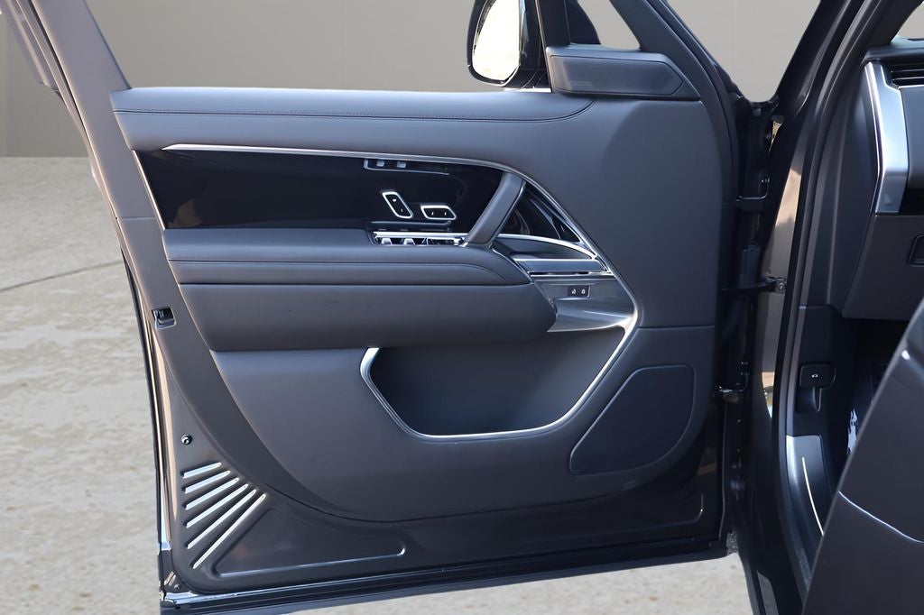 2026 Land Rover Range Rover SE LWB