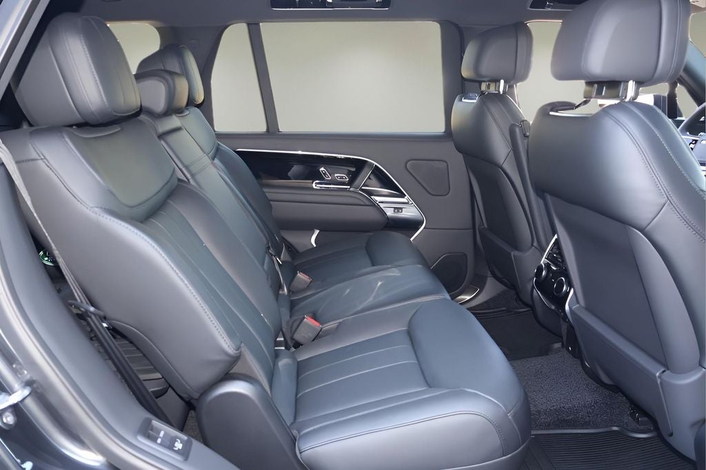 2026 Land Rover Range Rover SE LWB