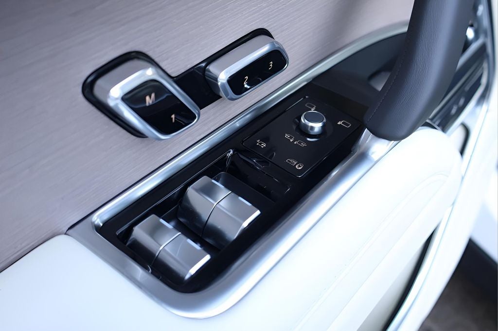 2026 Land Rover Range Rover SE LWB