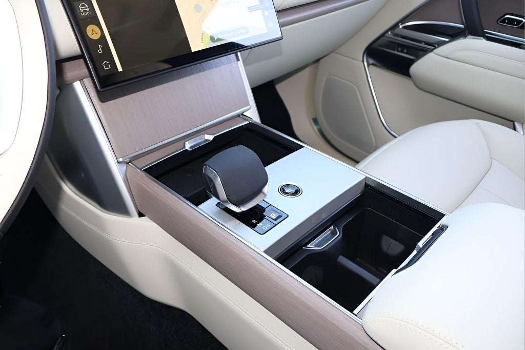 2026 Land Rover Range Rover SE LWB