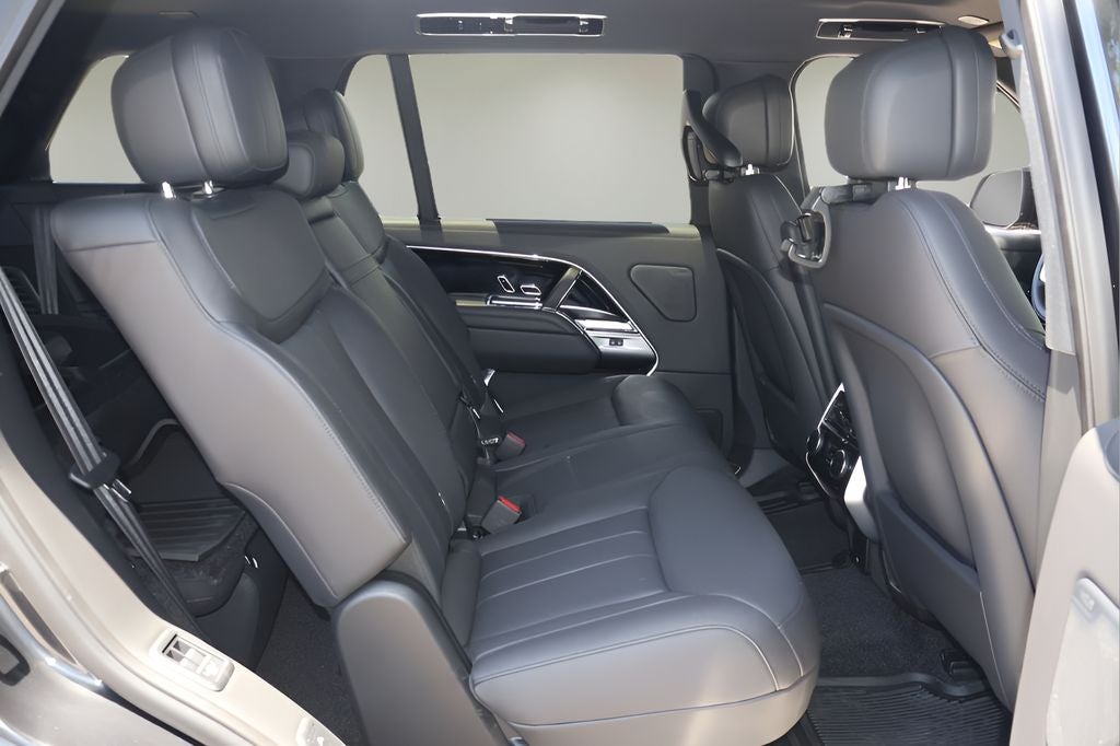 2026 Land Rover Range Rover SE LWB