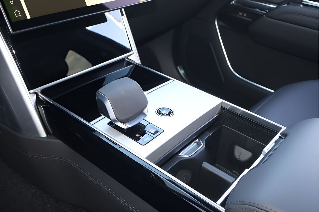 2026 Land Rover Range Rover SE LWB