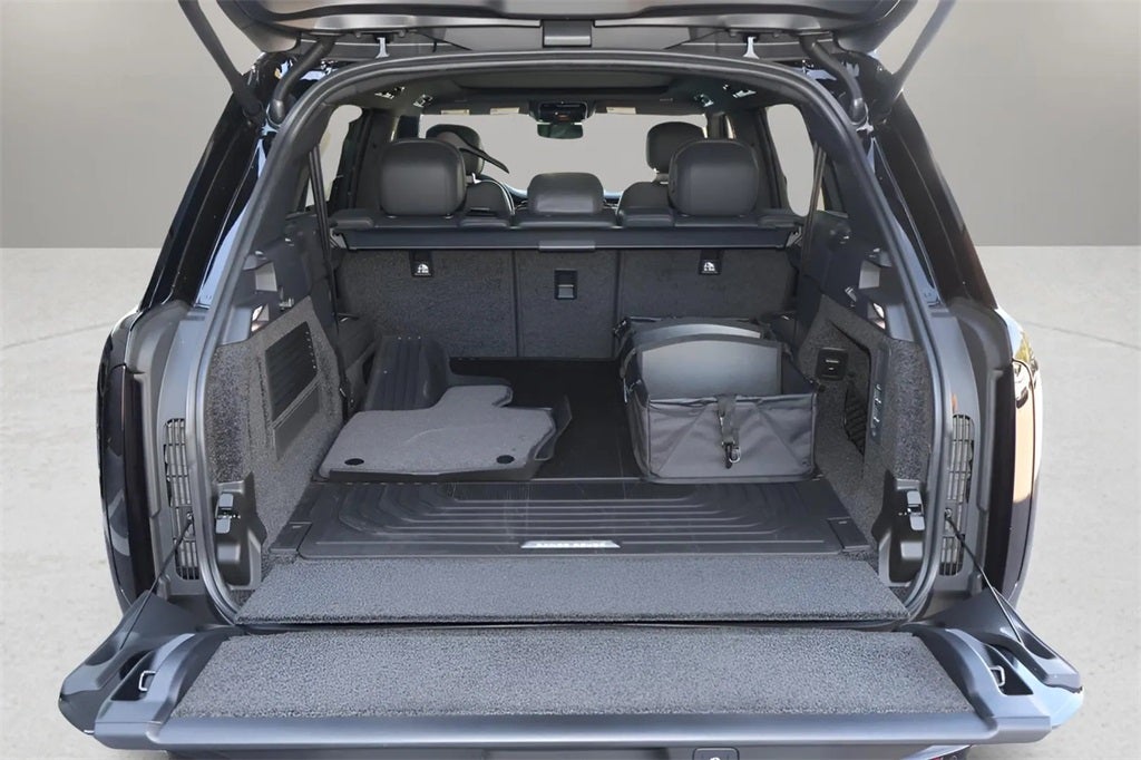 2026 Land Rover Range Rover SE LWB