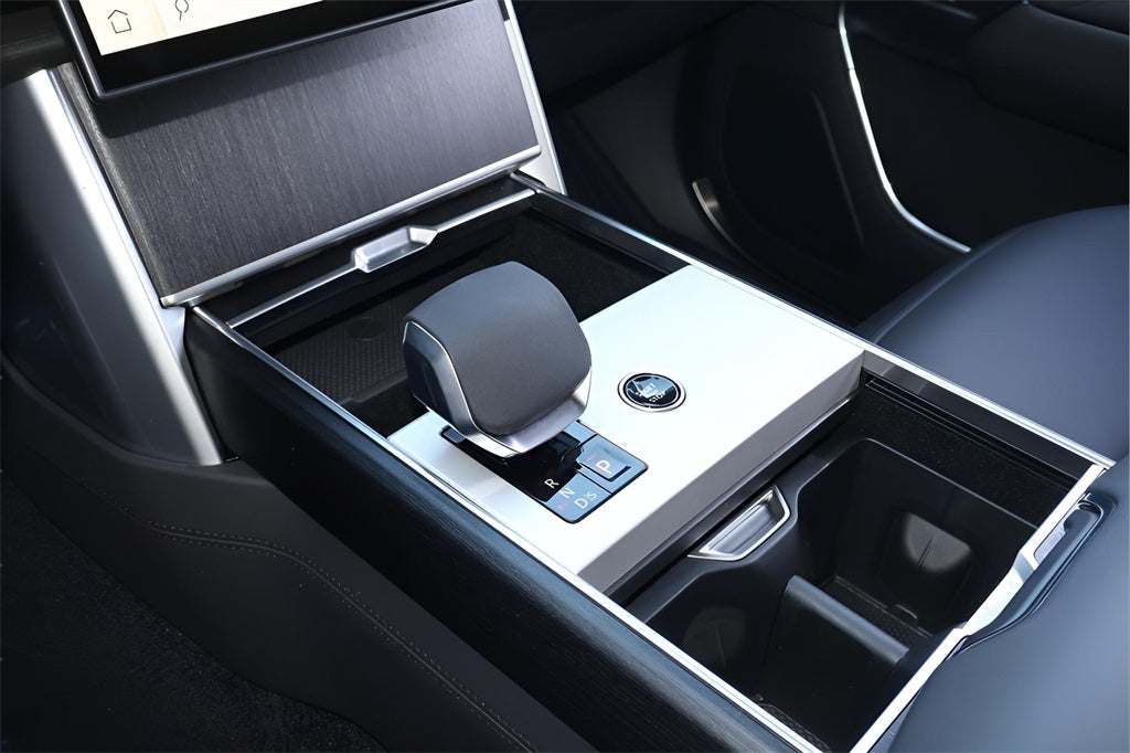 2026 Land Rover Range Rover SE LWB