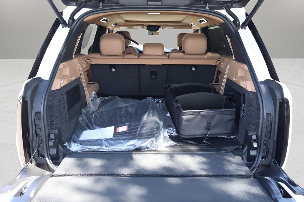 2026 Land Rover Range Rover SE LWB