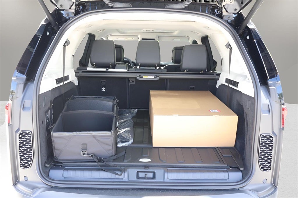 2025 Land Rover Discovery S