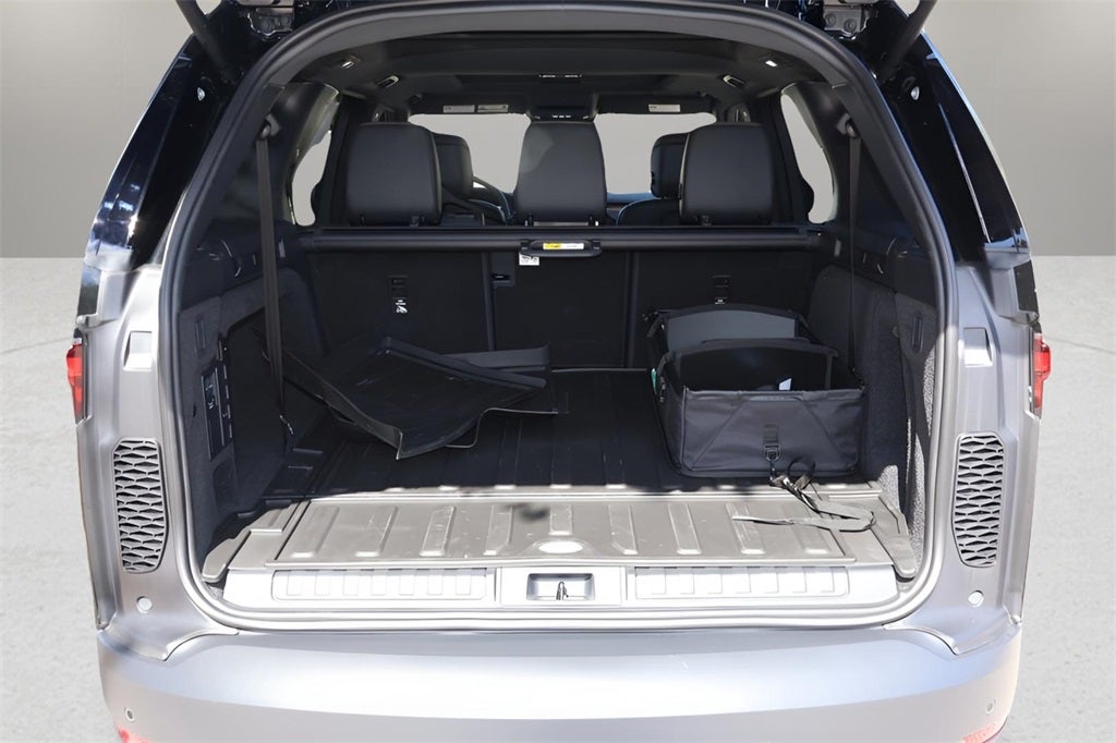 2026 Land Rover Discovery S