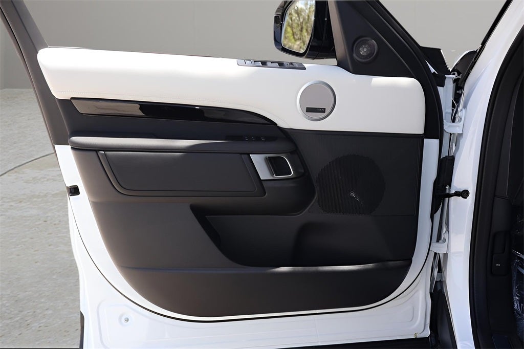 2025 Land Rover Discovery S