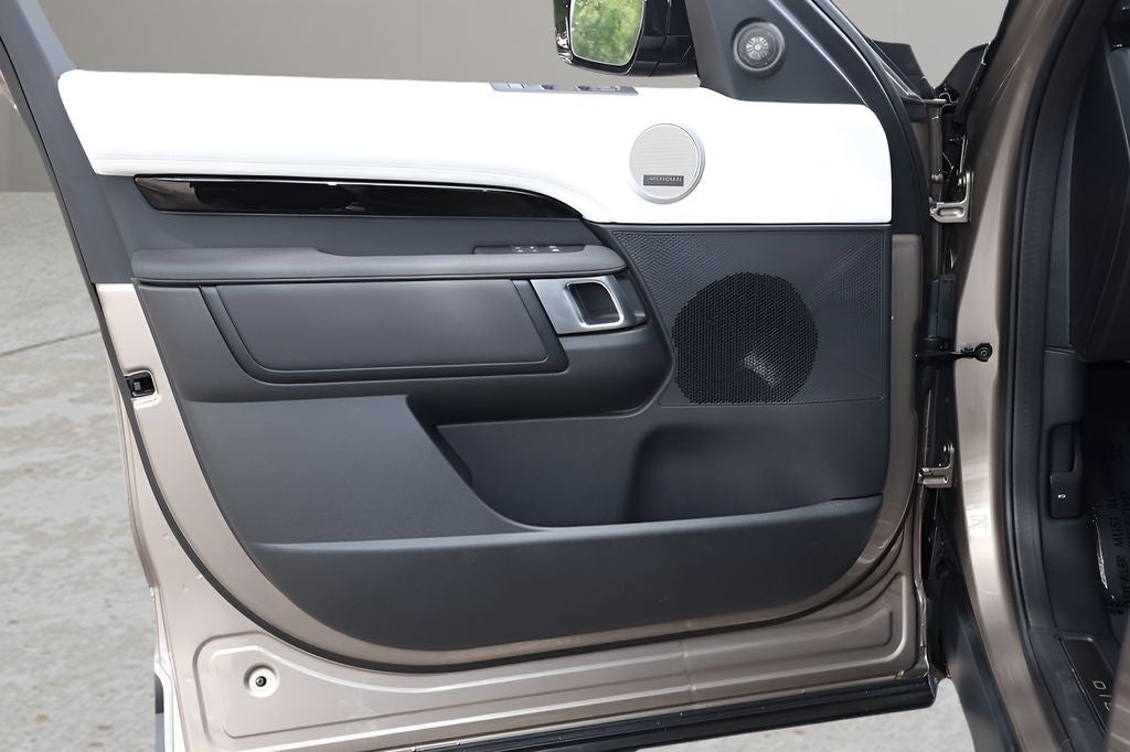 2026 Land Rover Discovery S