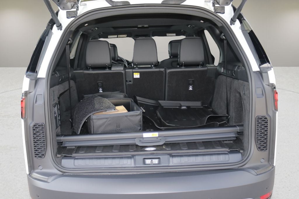 2026 Land Rover Discovery S
