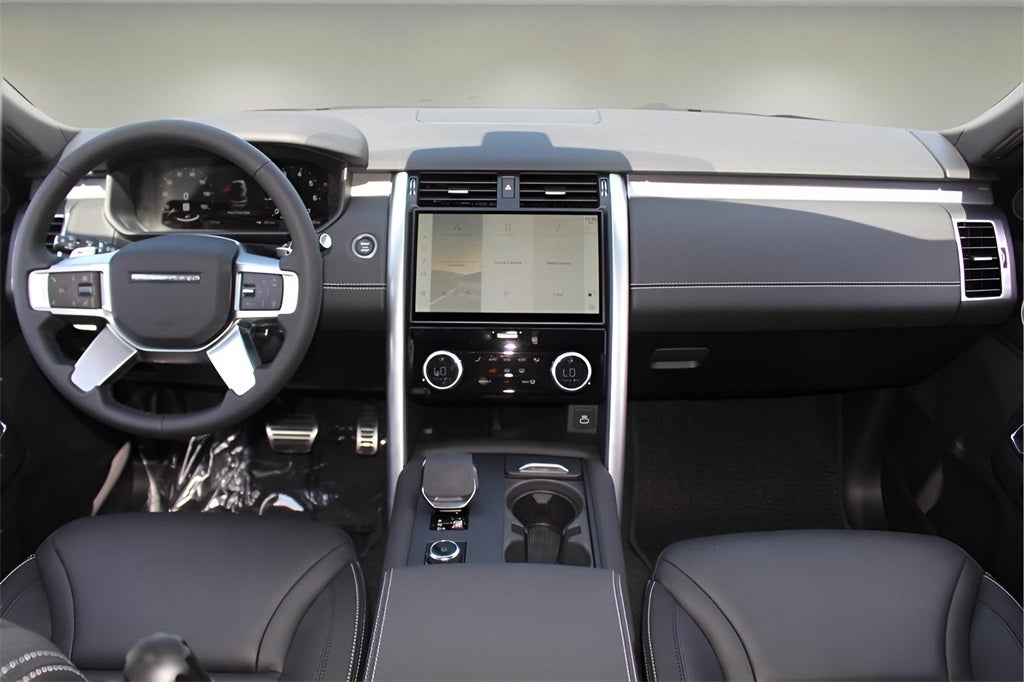 2025 Land Rover Discovery Dynamic SE