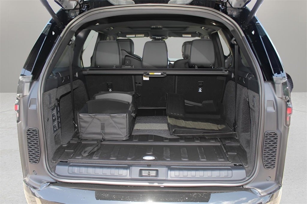 2025 Land Rover Discovery Dynamic SE