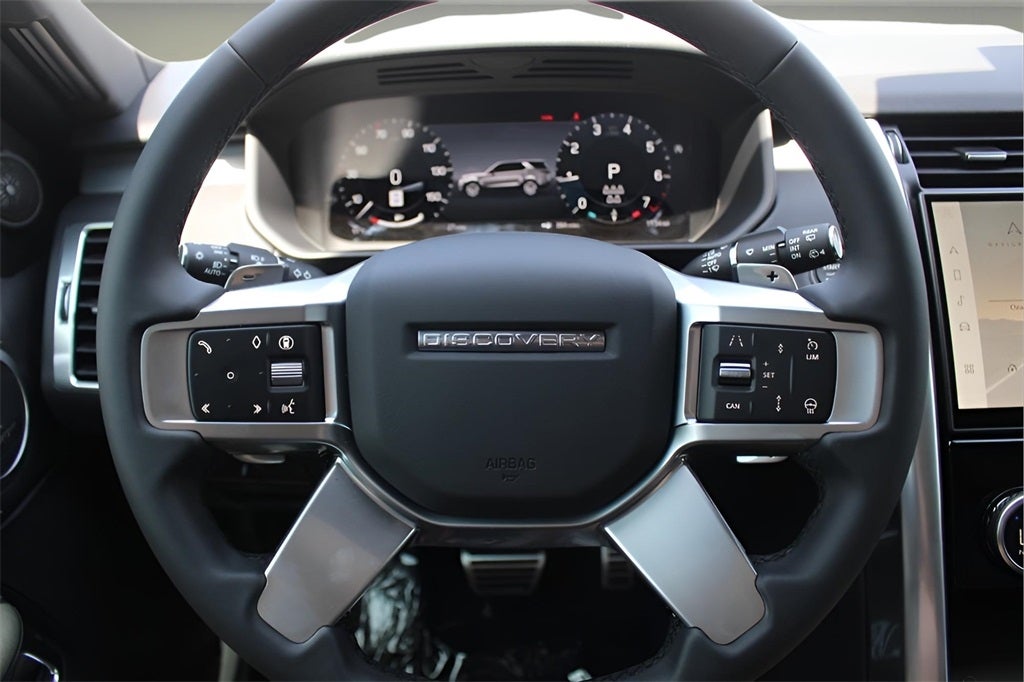 2025 Land Rover Discovery Dynamic SE