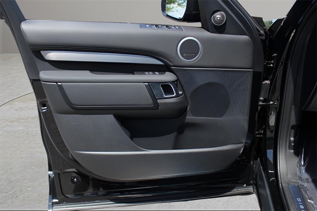 2025 Land Rover Discovery Dynamic SE