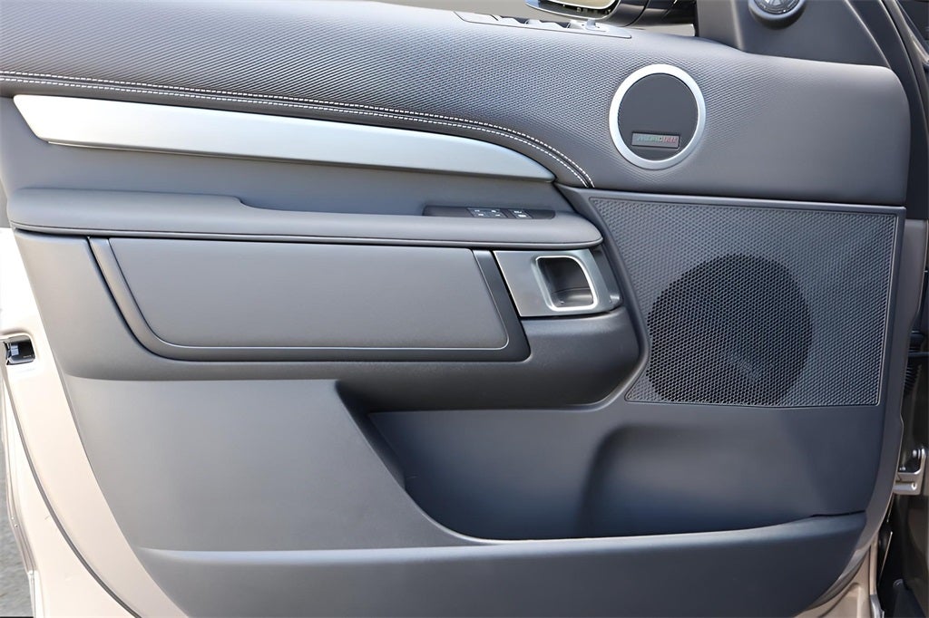 2025 Land Rover Discovery Dynamic SE