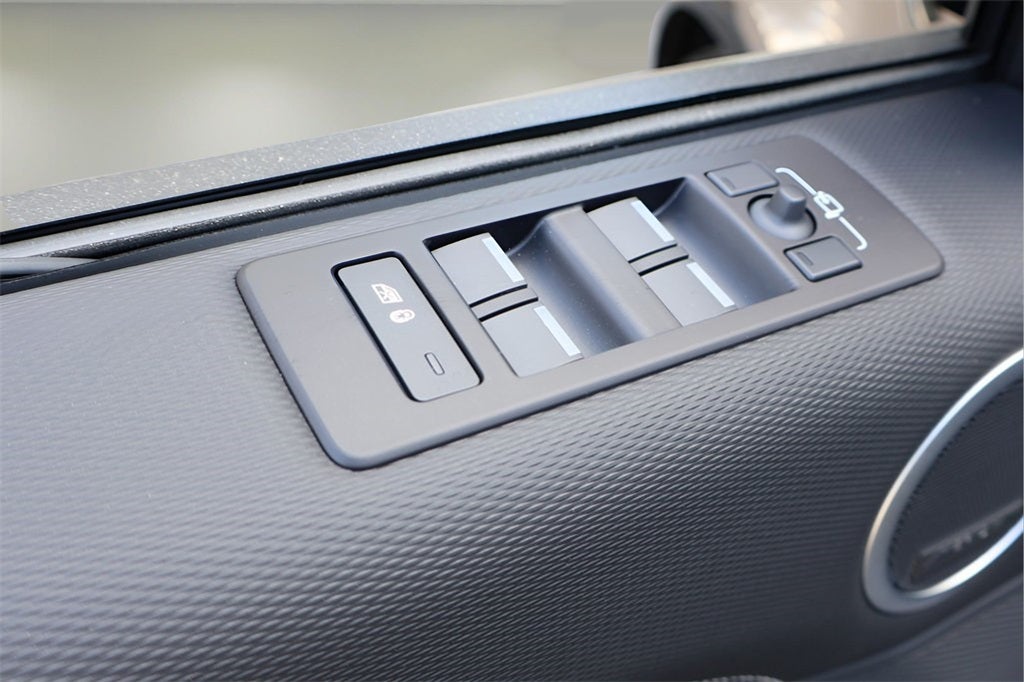 2025 Land Rover Discovery Dynamic SE