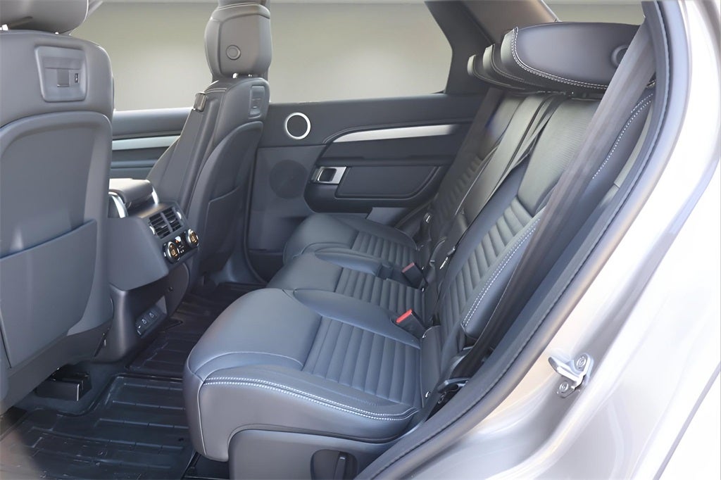 2025 Land Rover Discovery Dynamic SE