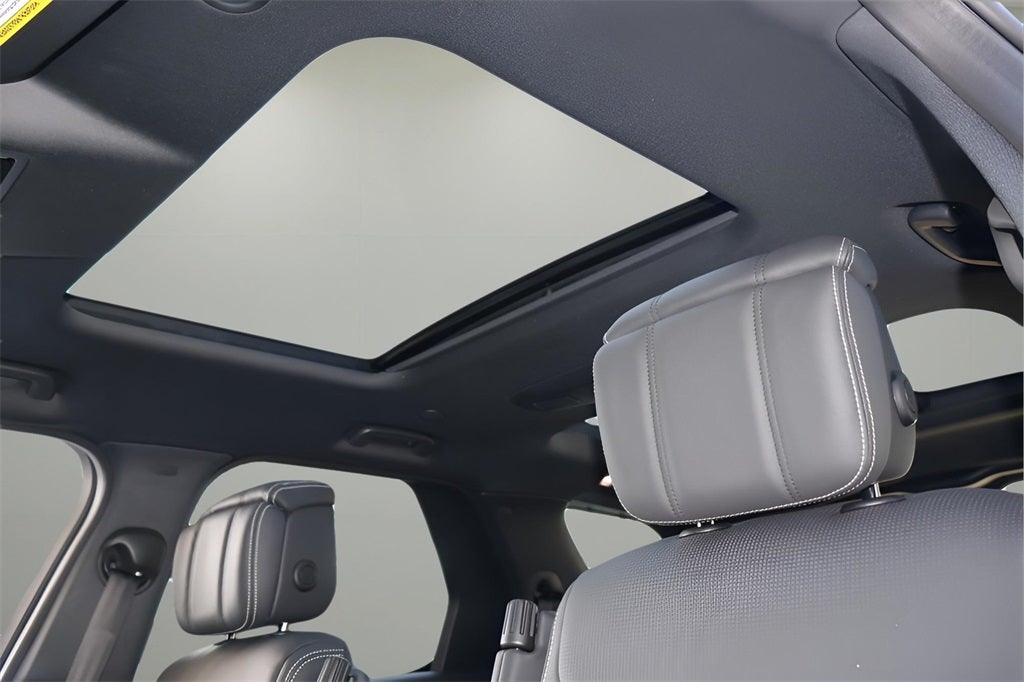 2025 Land Rover Discovery Dynamic SE