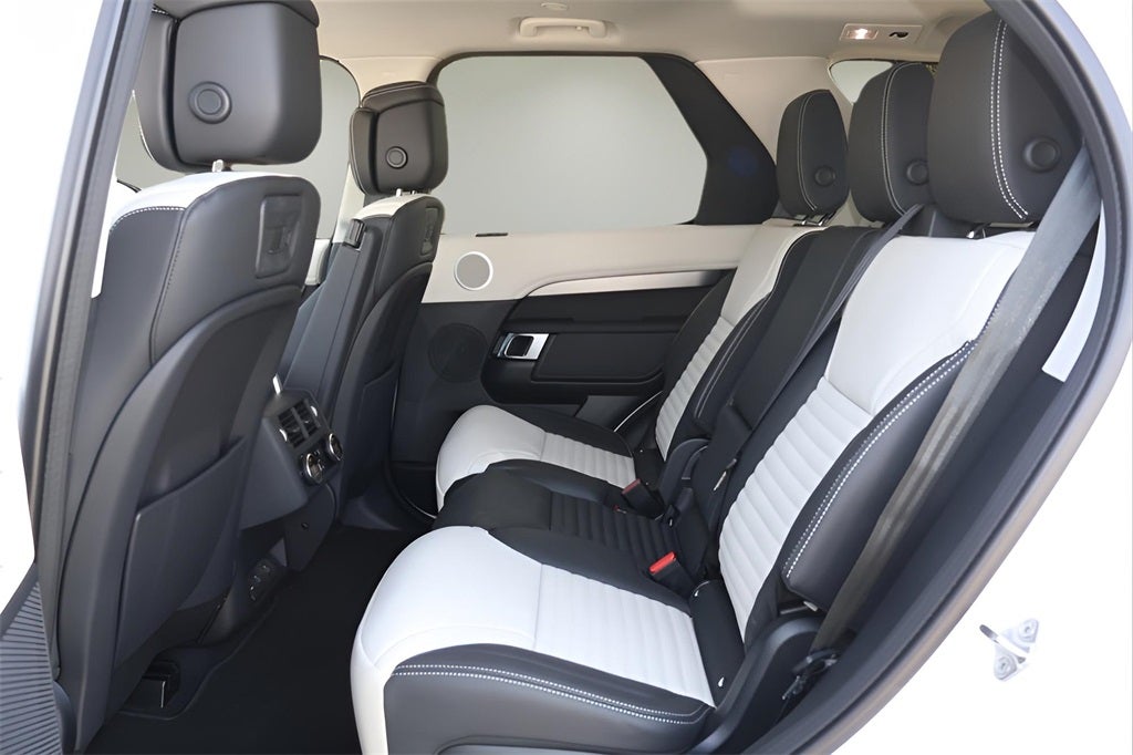 2026 Land Rover Discovery Tempest Edition