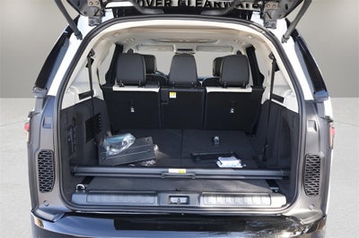 2026 Land Rover Discovery Tempest Edition