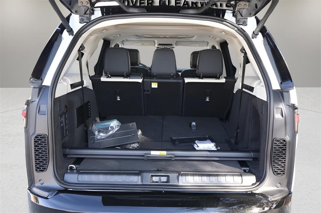 2026 Land Rover Discovery Tempest Edition