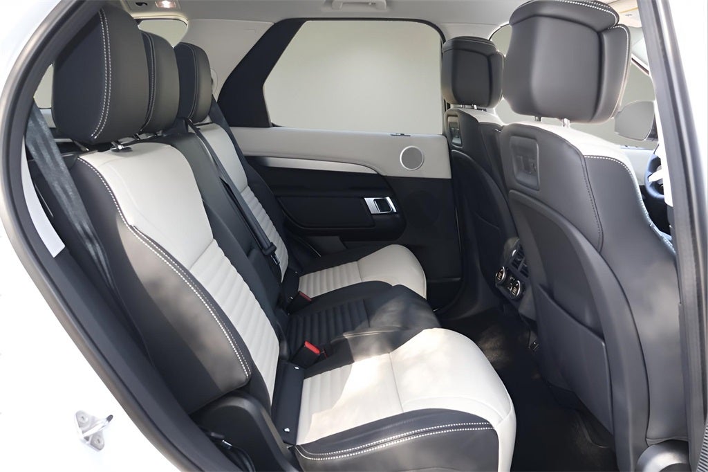 2026 Land Rover Discovery Tempest Edition