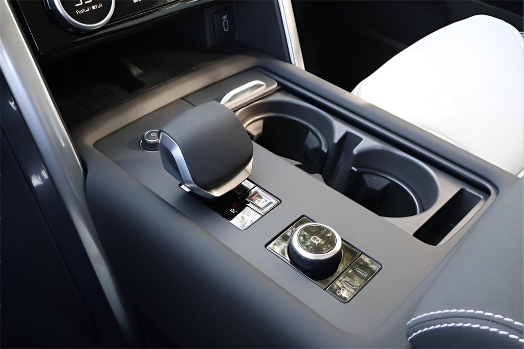 2026 Land Rover Discovery Tempest Edition