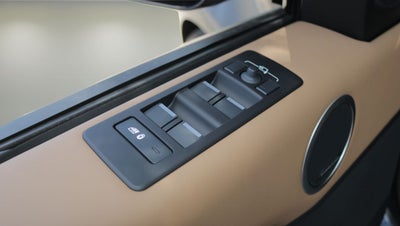 2026 Land Rover Discovery Base
