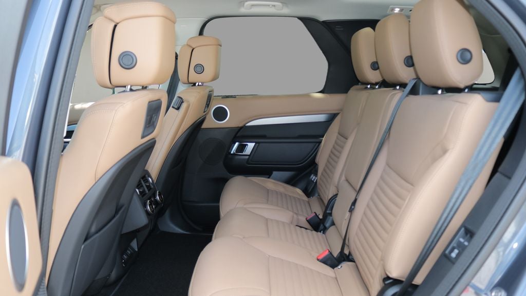2026 Land Rover Discovery Base
