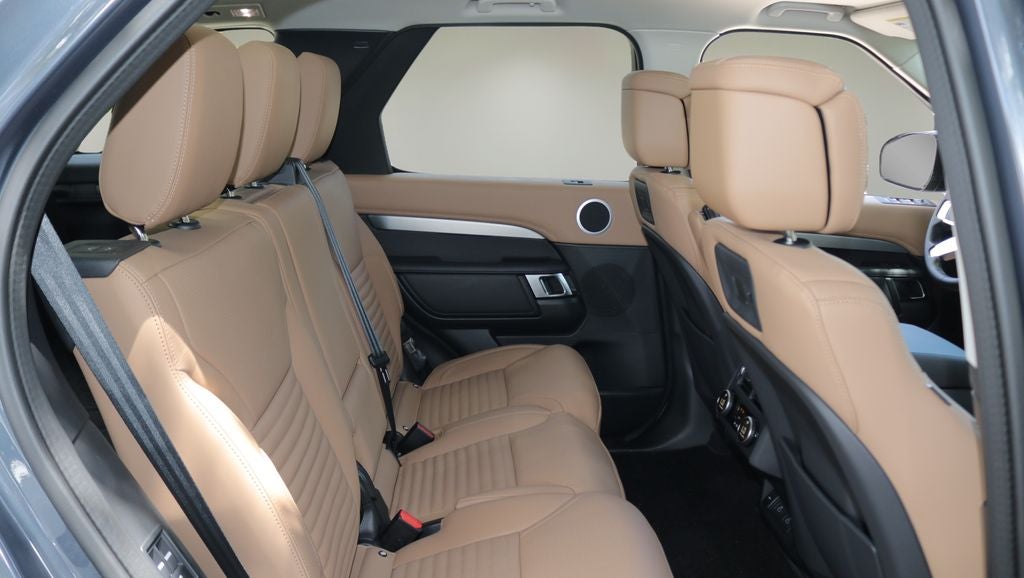 2026 Land Rover Discovery Base